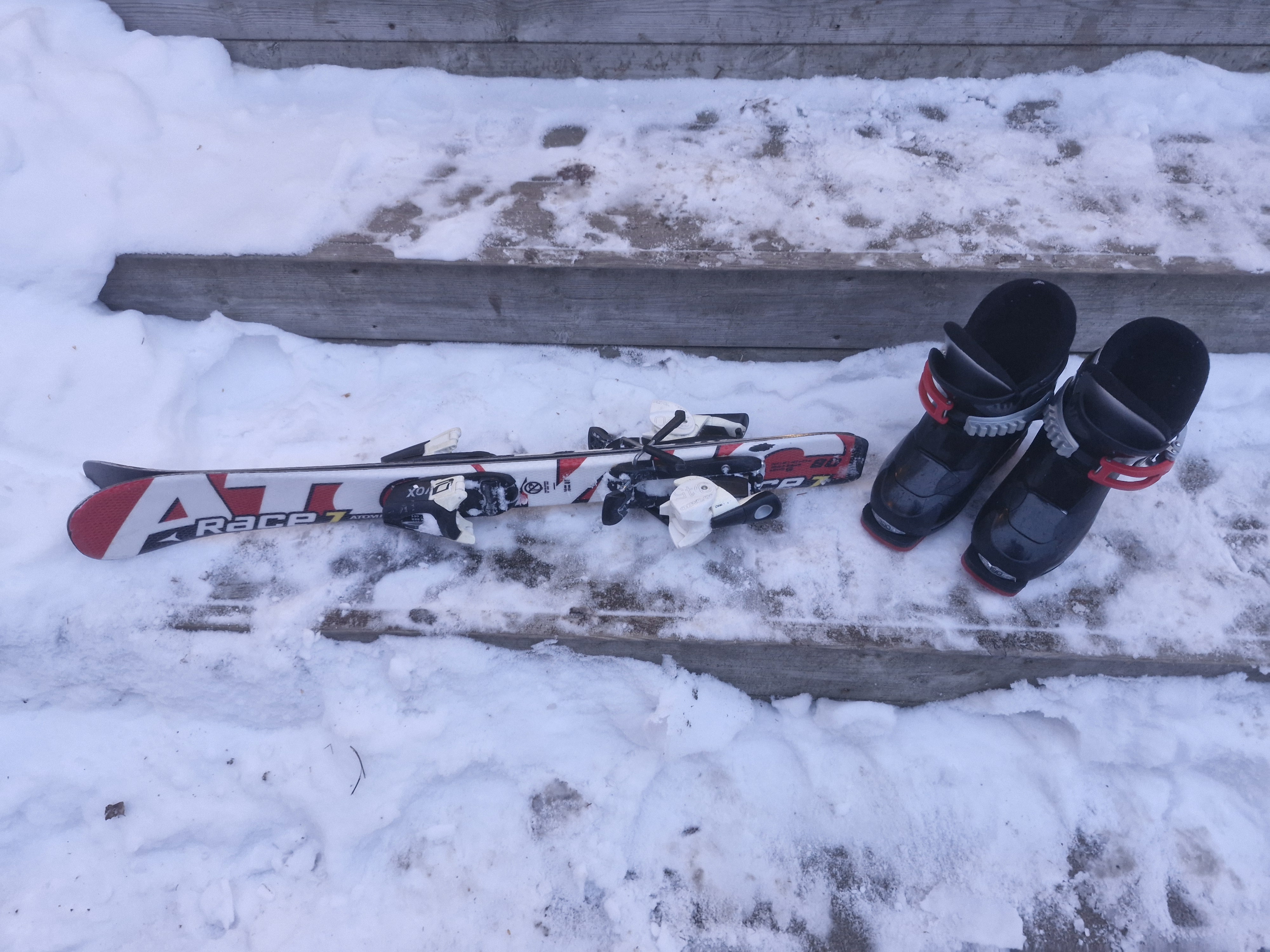 Alpinskidor 80 cm med pjäxor storlek 30