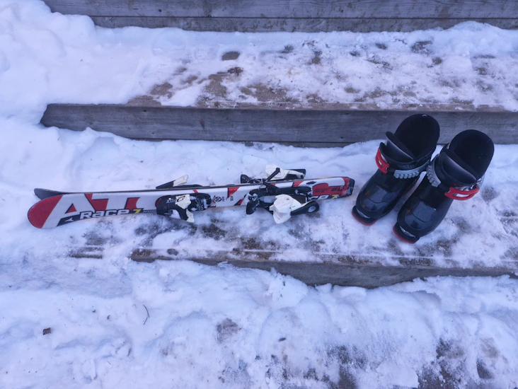 Alpinskidor 80 cm med pjäxor storlek 30