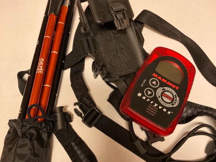 Lavinsändare, sond och spade