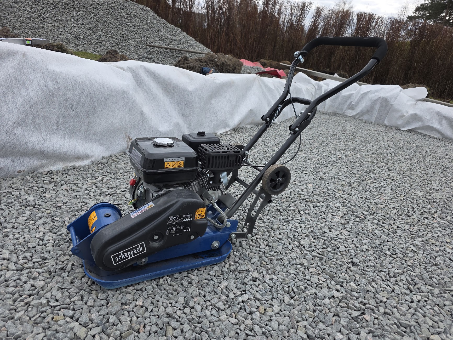 Lättmanövrerad markvibrator 57 kg – går in i vanlig kombi