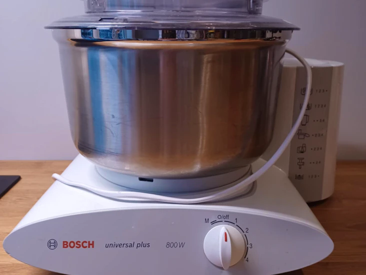 Bosch universal plus 800w