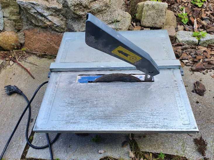 Fliskutter. våtkutter. med flisleggingsbok