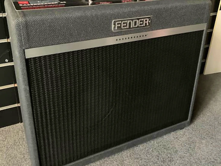 Fender bassbreaker 45-watt 2x12"