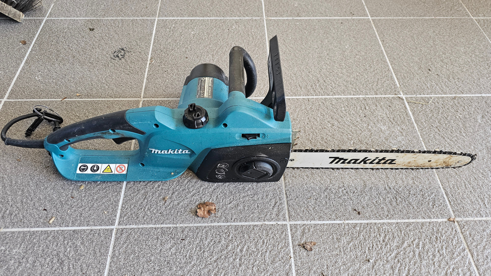 Makita 1800w motorsag 