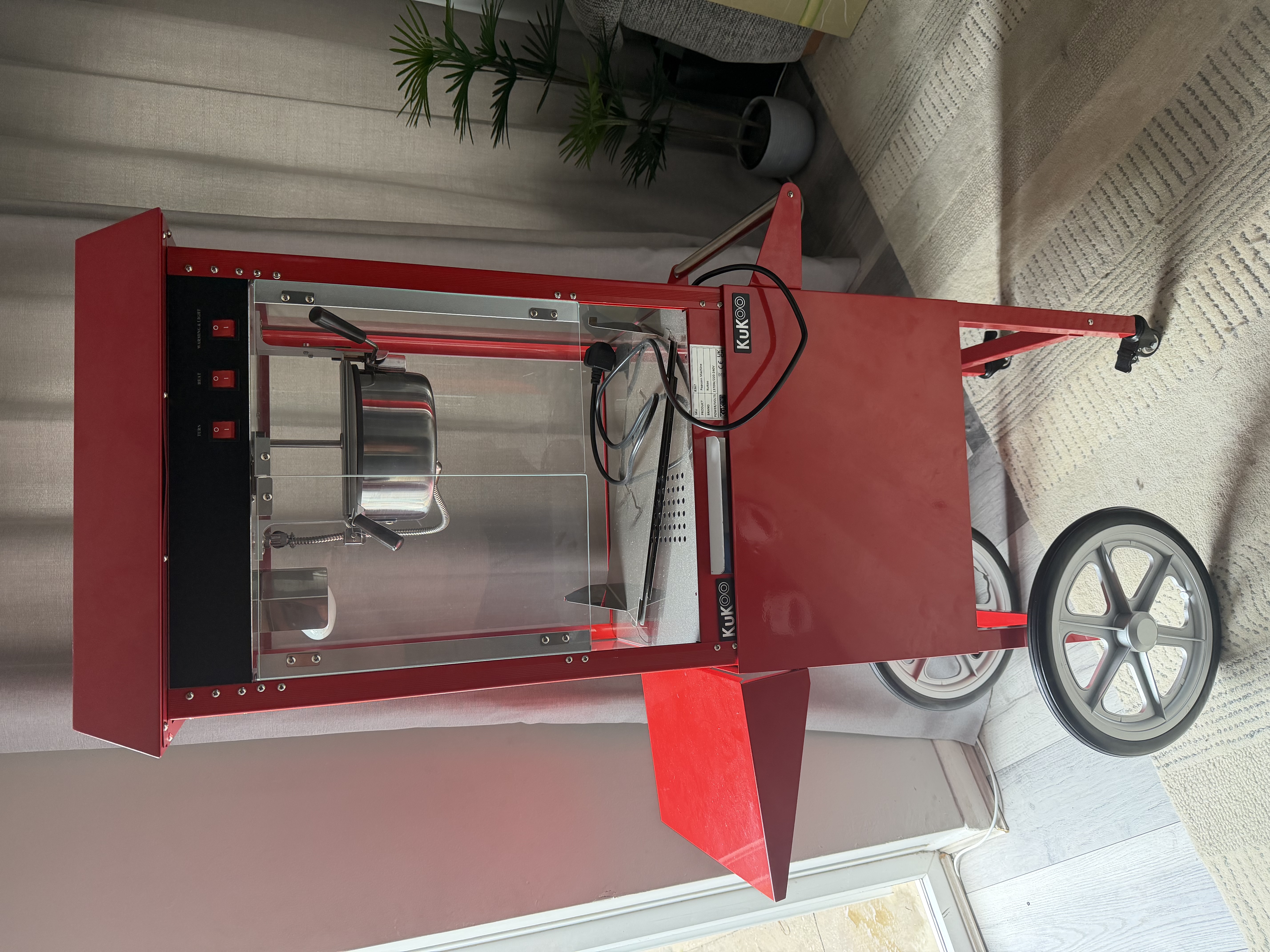 Commercial popcorn machine 