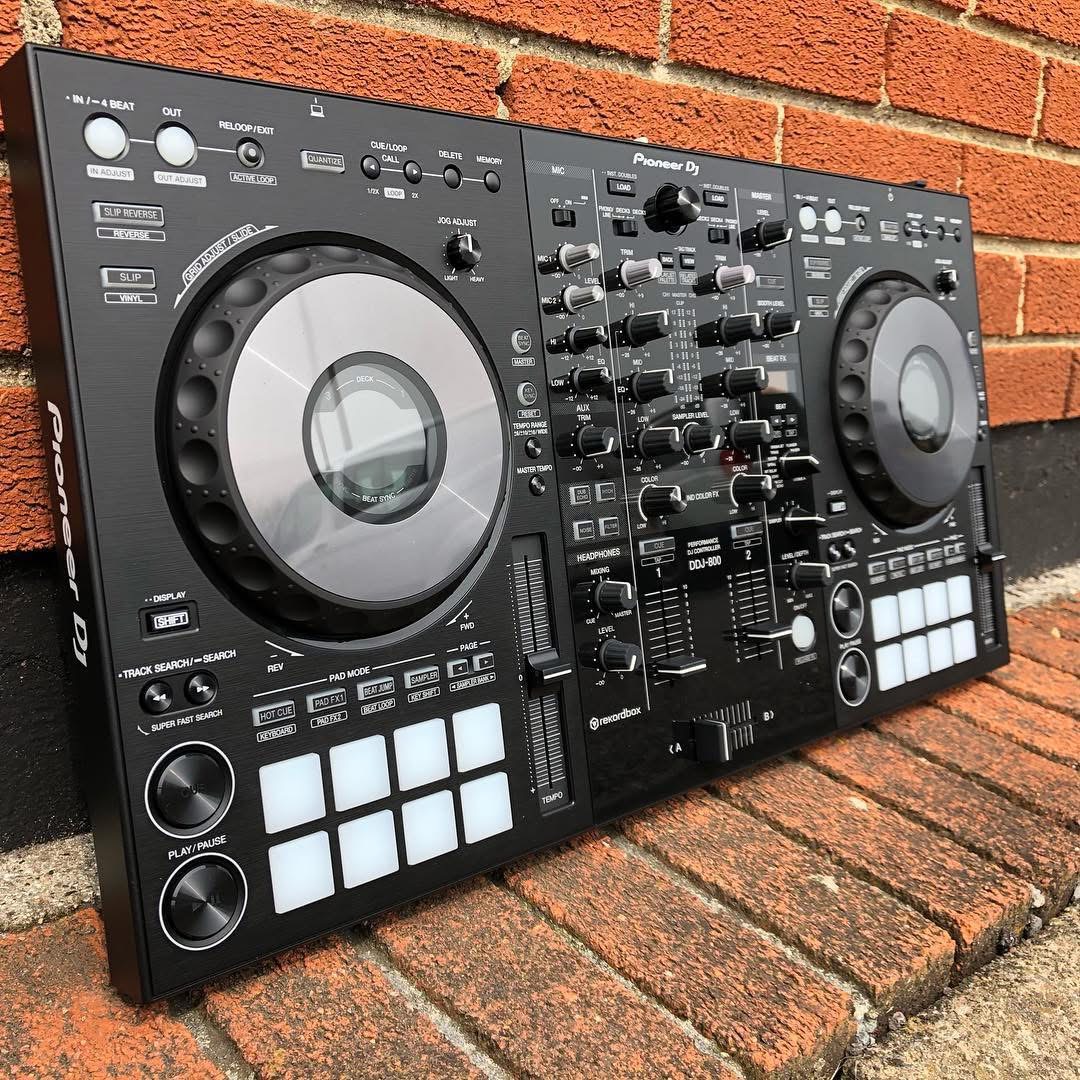 Ddj 800 controller & case