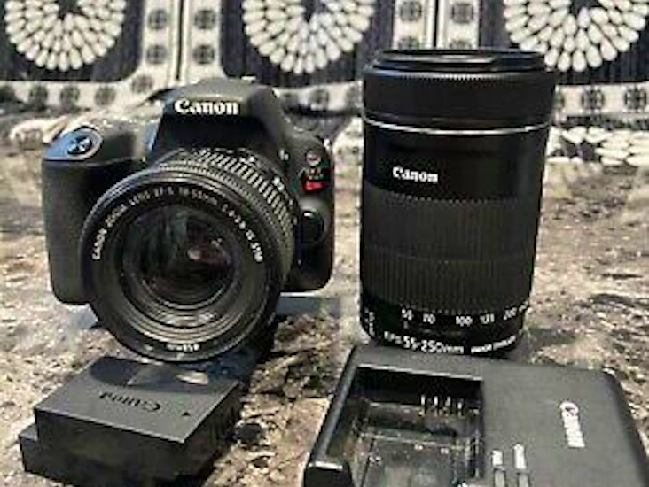 Canon sl2 kit with 18-55mm and 55-250mm lens