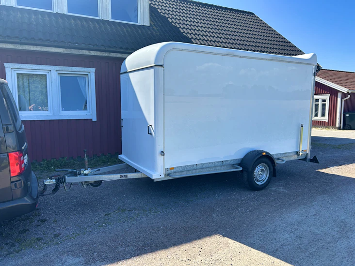Skåp / flytt släp totalvikt 1000kg