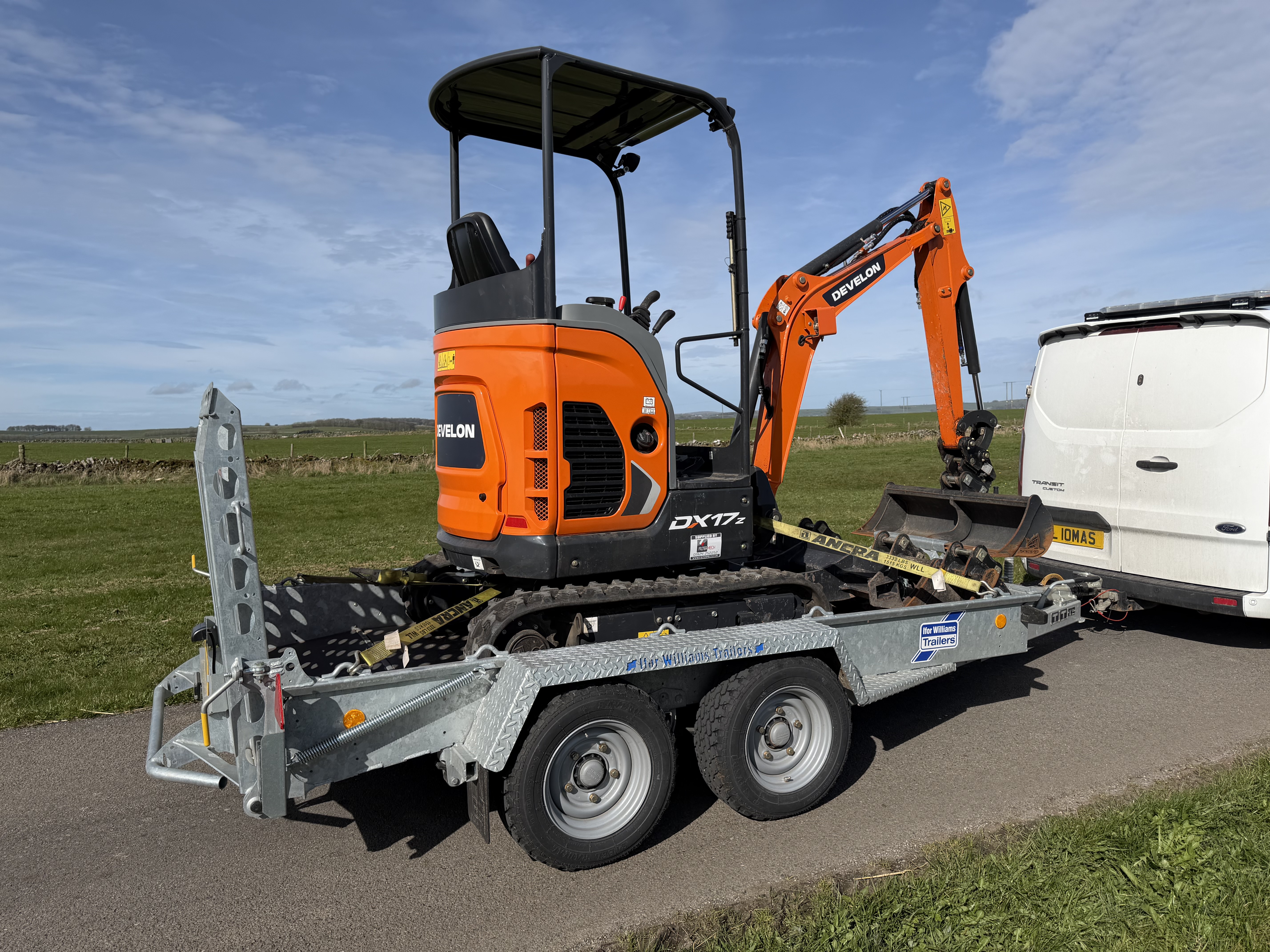 Develon dx17z mini digger 