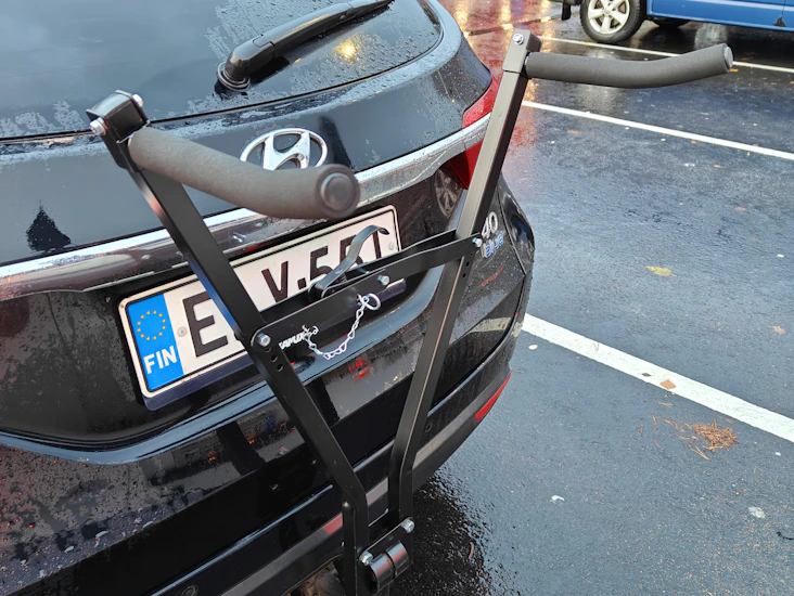 Pyörän kuljetus teline vetokoukkuun