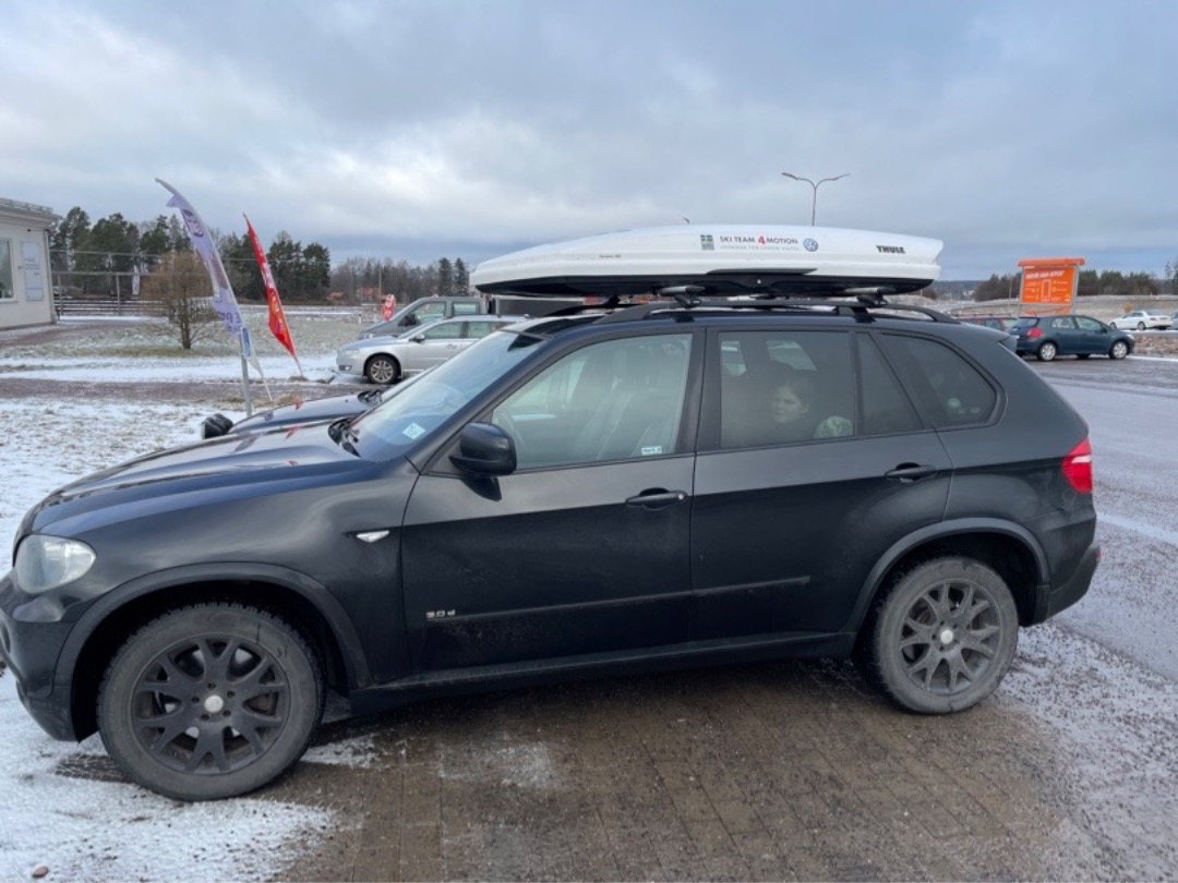 Thule takbox dynamic 900 med takräcken