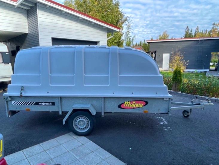 Kuomullinen peräkärry