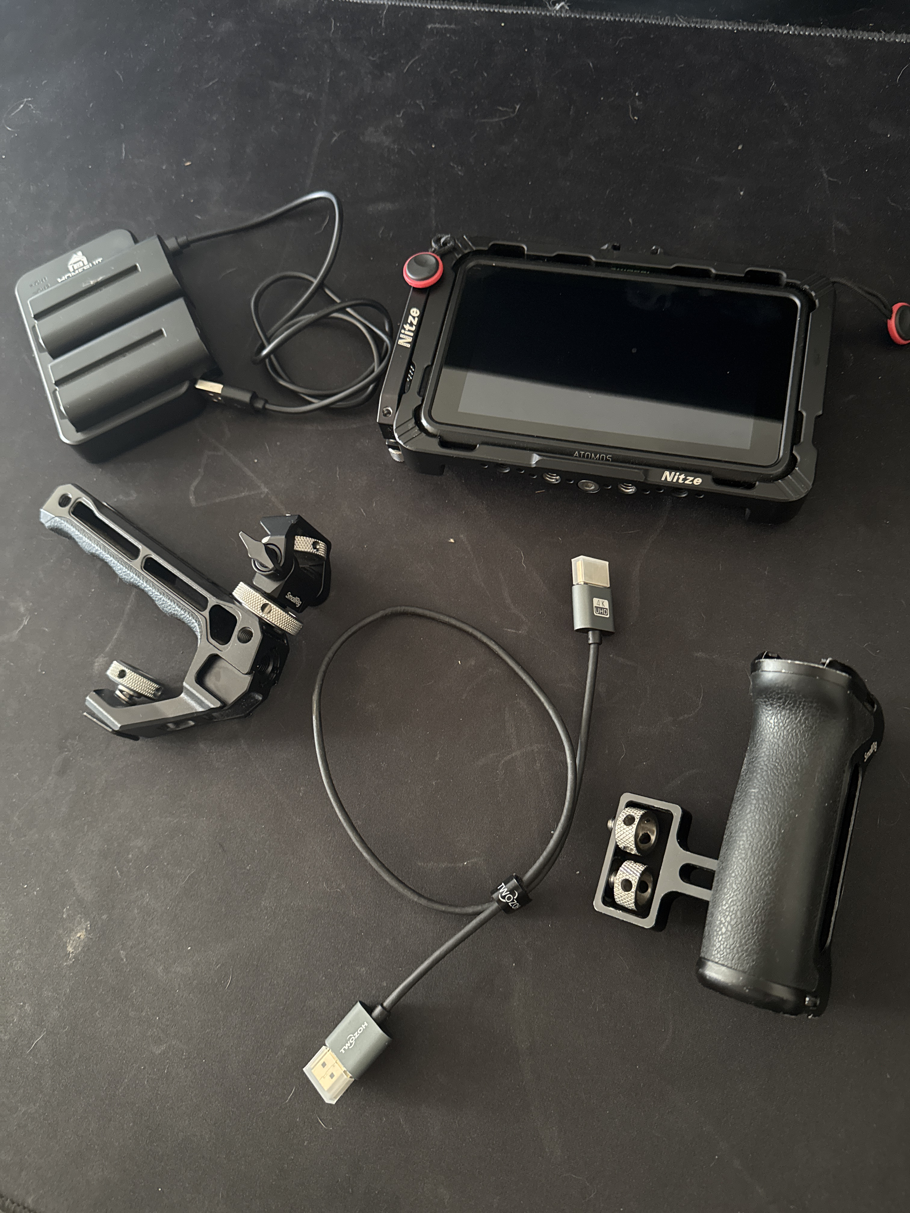 Custom bundle monitor , side handle , top handle , hdmi cable , 2x npf batteries
