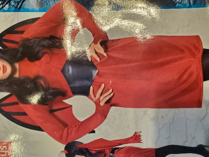 Röd djävulsklänning