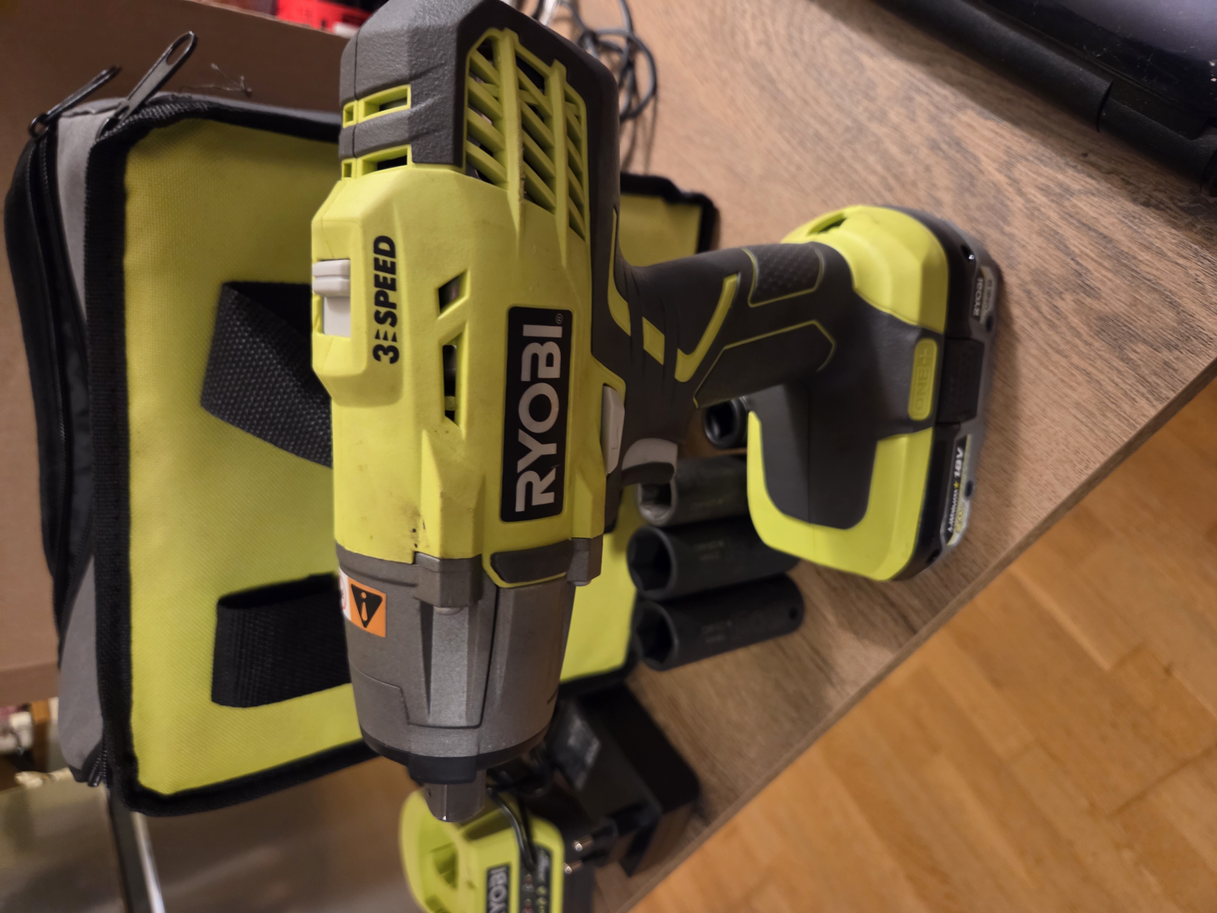 Ryobi muttertrekker r18iw3
