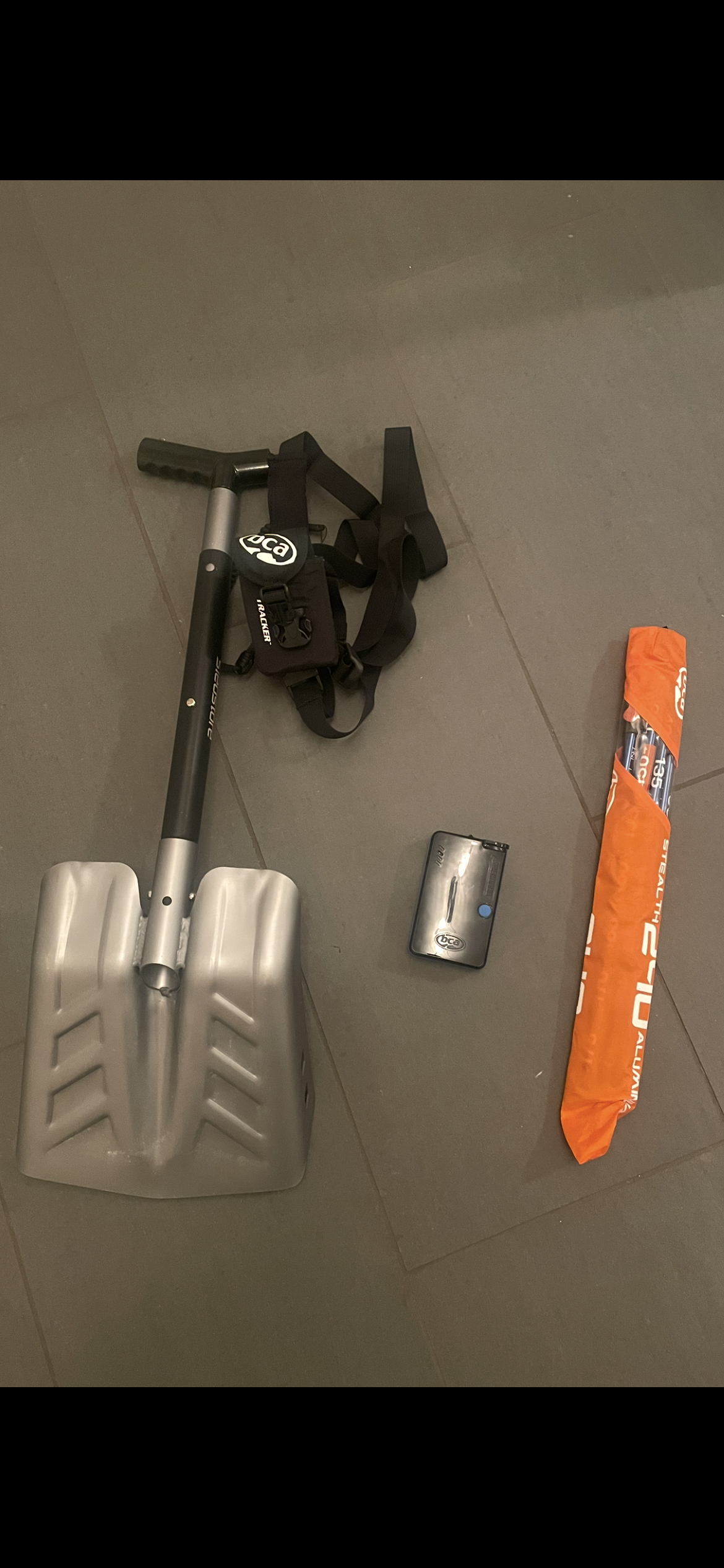 Skredutstyr med søker, stang og spade