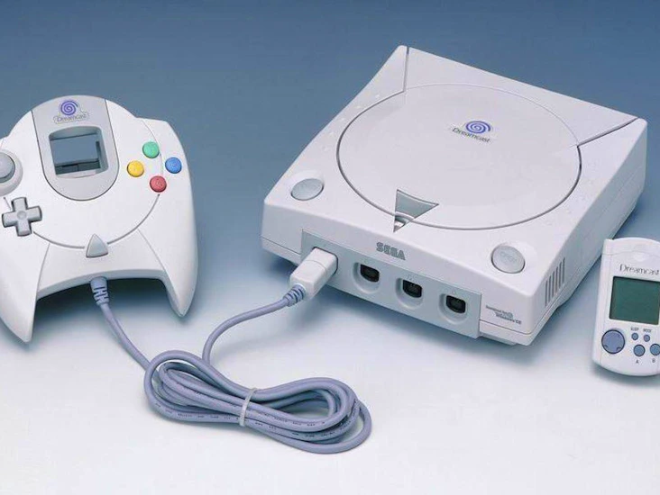 Sega dreamcast w/ 10+ games & 2 remotes