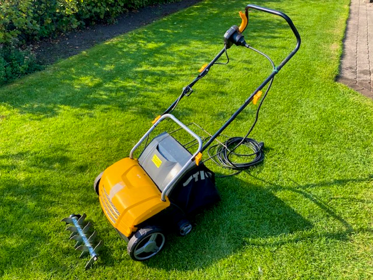 Stiga mossrivare och vertikalskärare