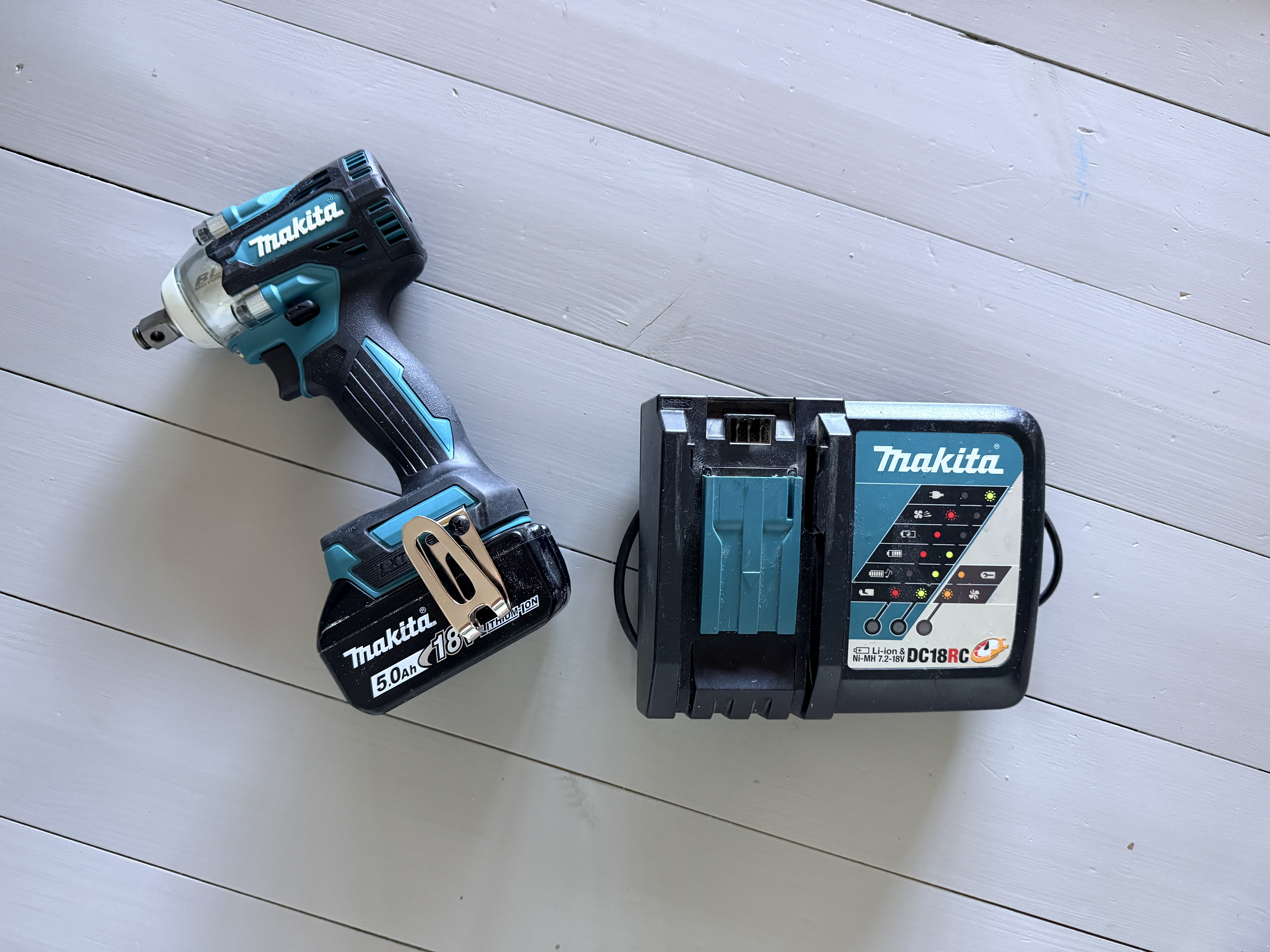 Iskevä akkumutteriväännin makita dtw300