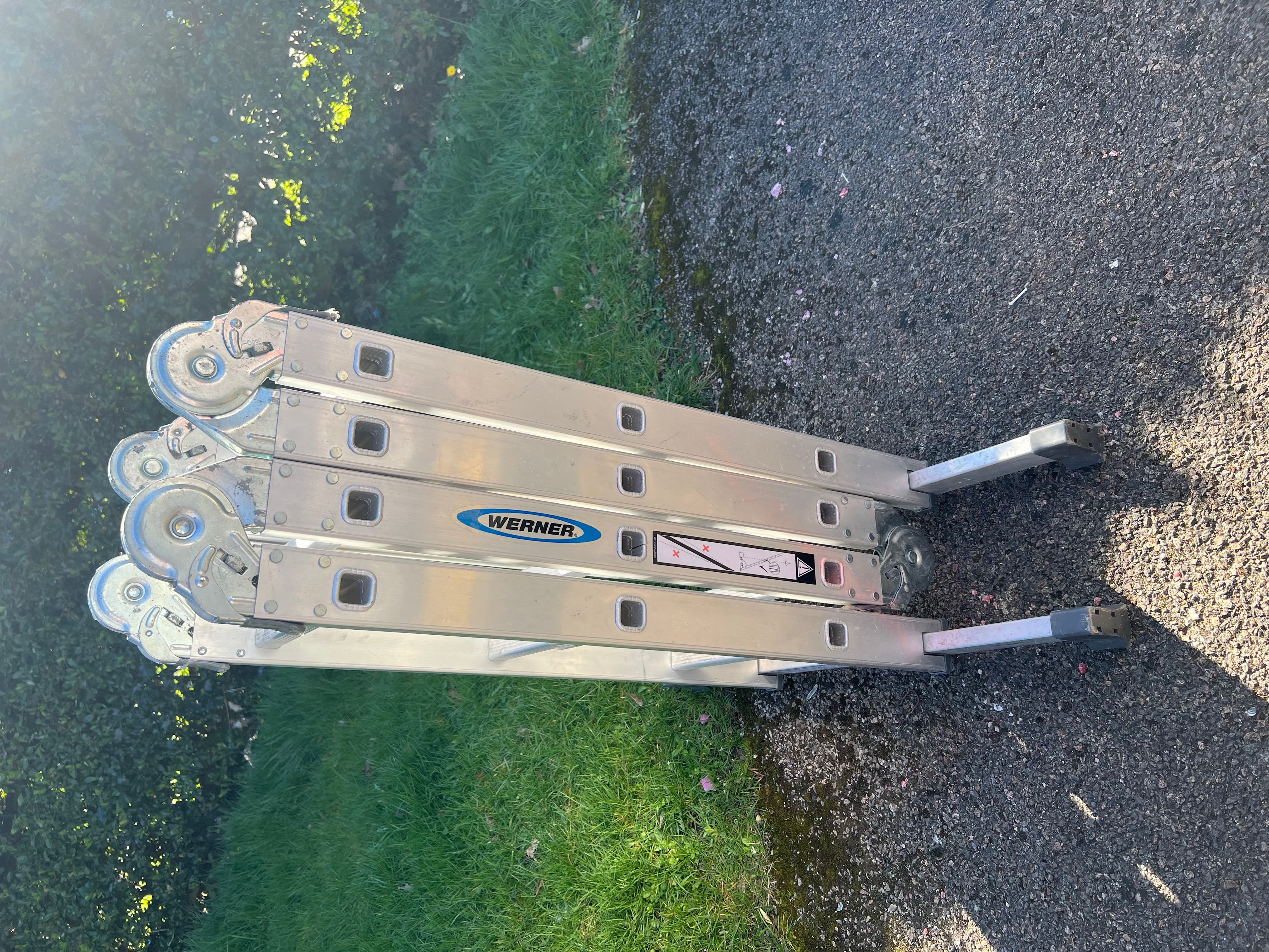 Foldable compact stepladder