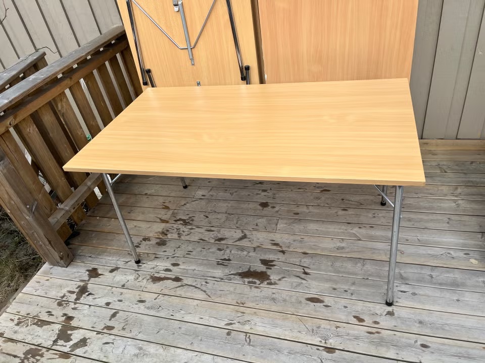 Klappbord i treverk