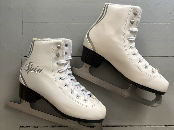 Spin figure skates (eu 36)