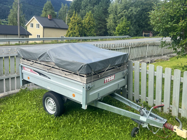 Tilhenger med høy karm.