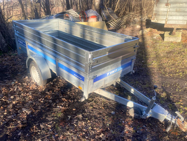 Släpkärra släpvagn med tipp och förhöjningslämmar