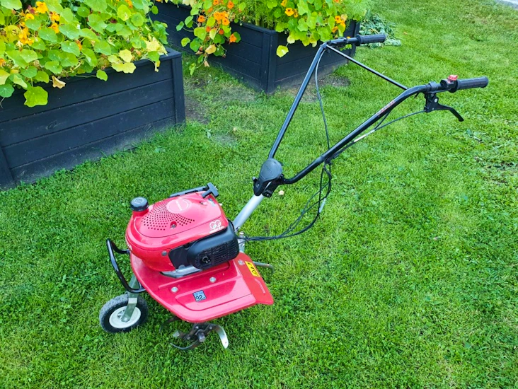 Jordfräs - proffs lättstartad honda f220