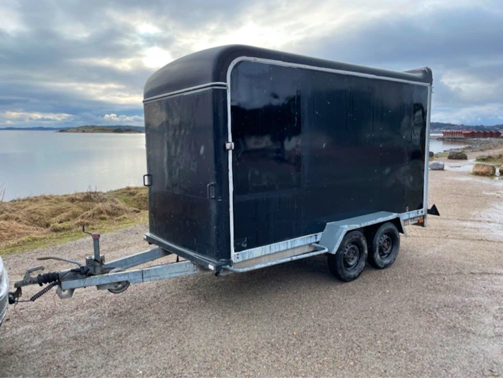 Släp, skåpsläp med ståhöjd/ramp