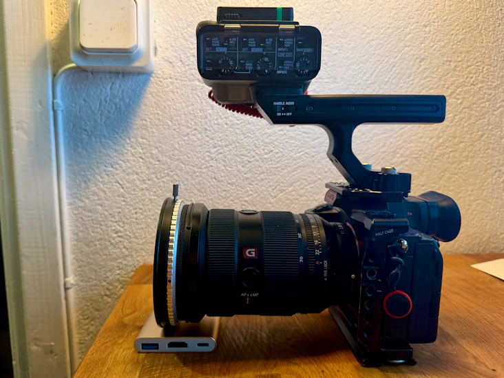 "fx3 med evf" = sony a7s iii + fx3 handtag m xlr