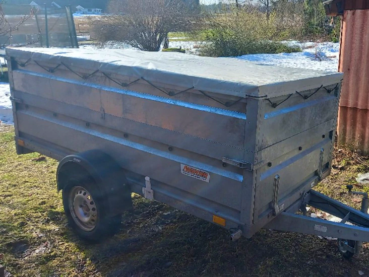 Släpvagn 750kg - dubbdäck