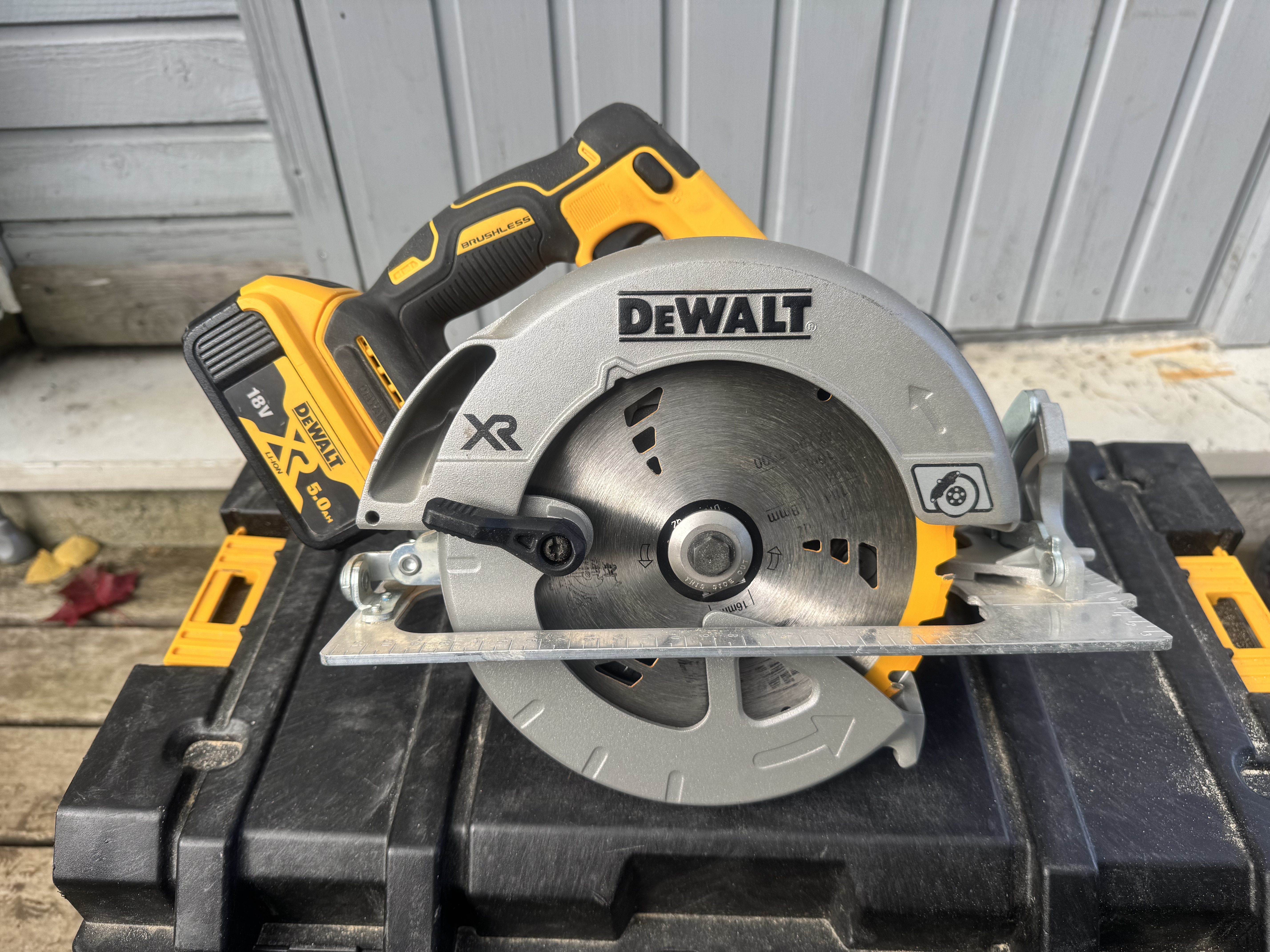 Dewalt dcs560 pyörösaha