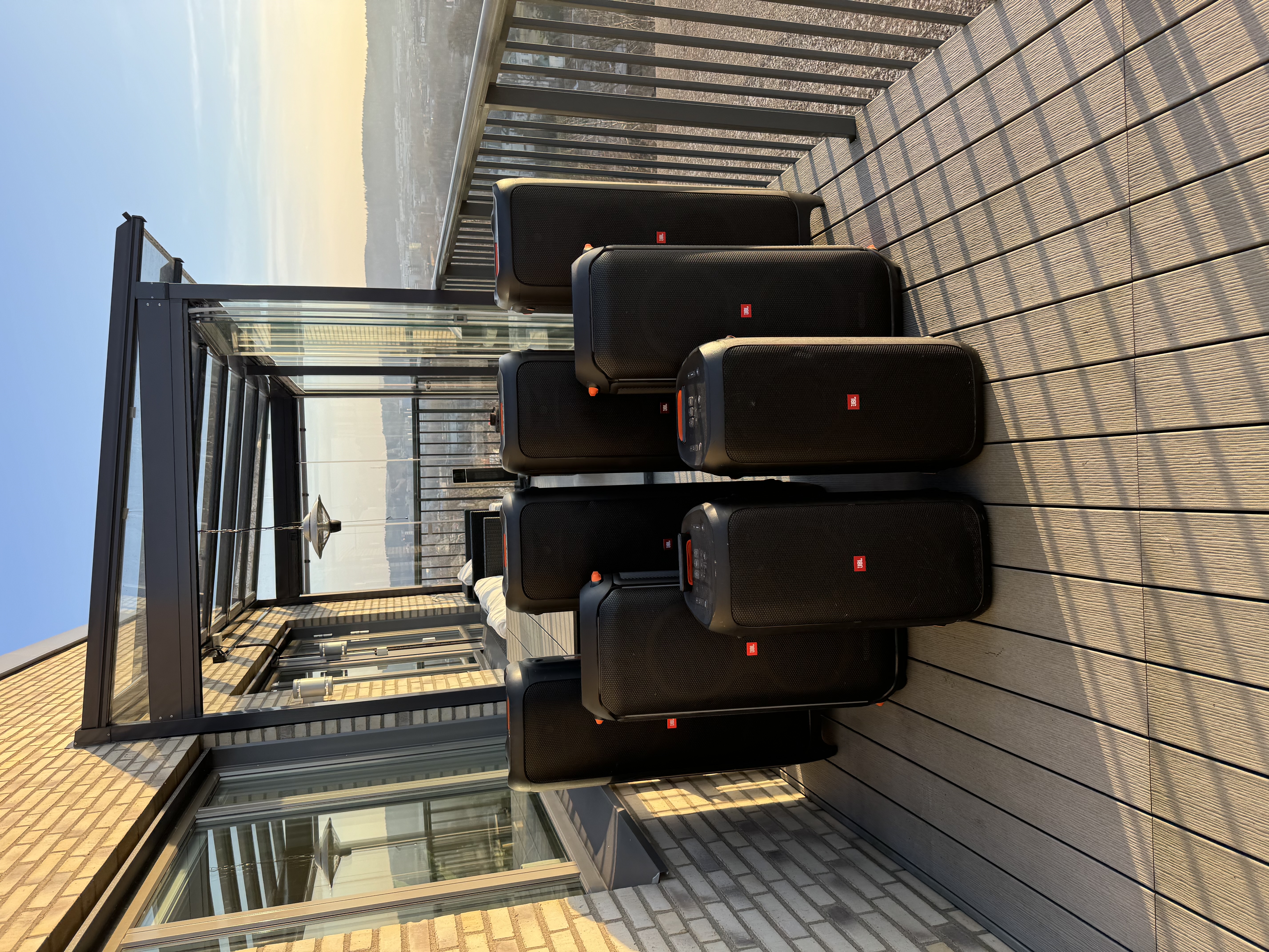 2st jbl partybox 710 uthyres inklusive 2 mikrofoner