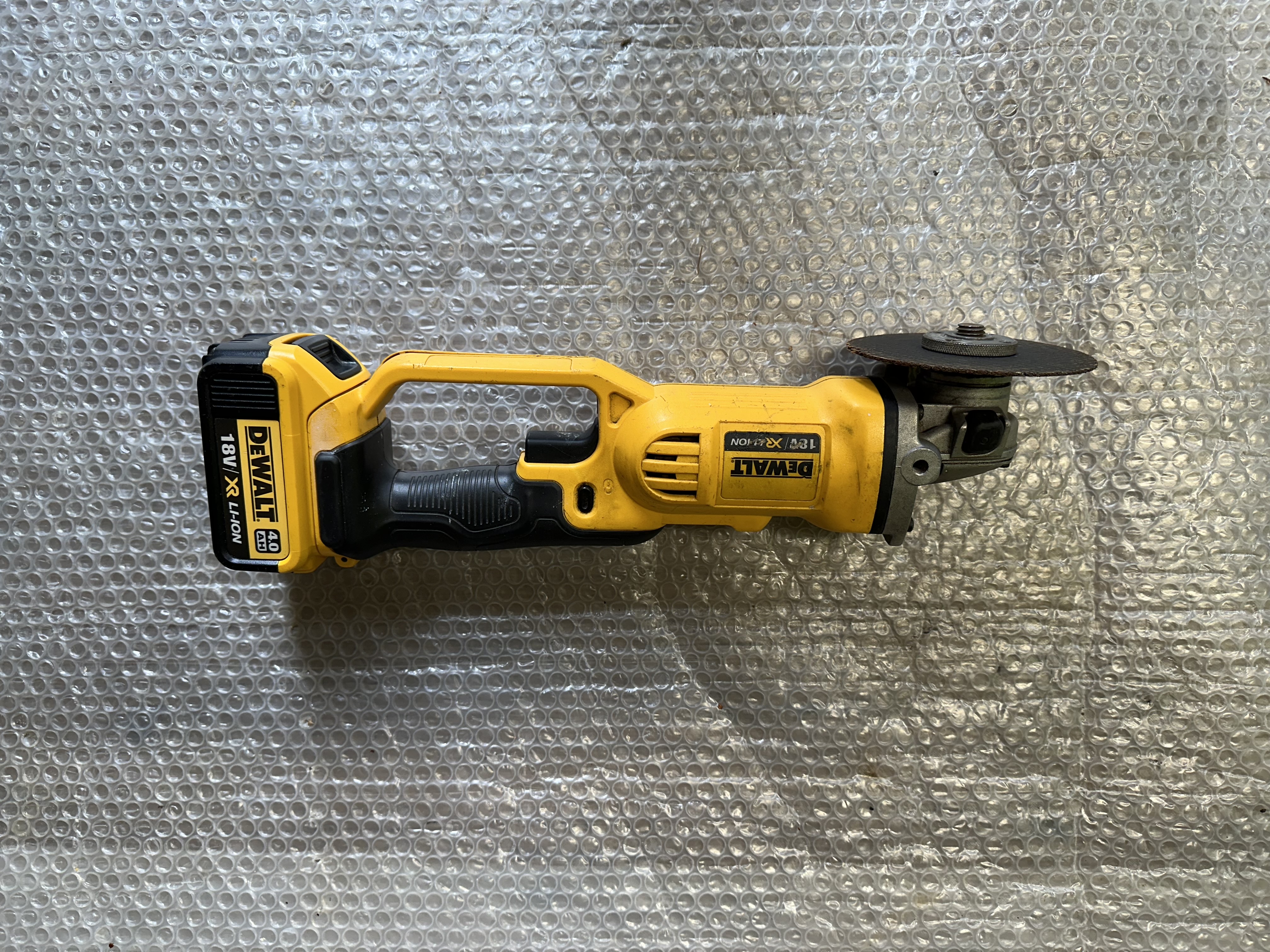 Batteridriven vinkelslip 