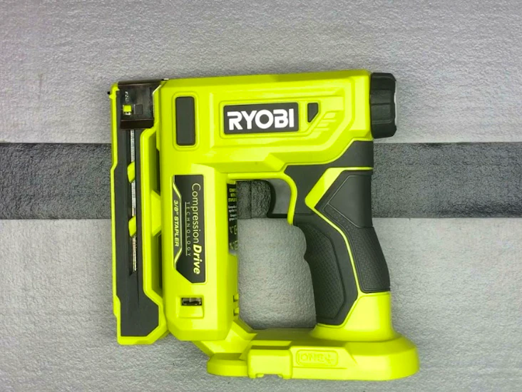 Batteridrevet stiftepistol