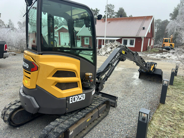 Volvo ecr25 med rotortilt, grip och centralsmörjning