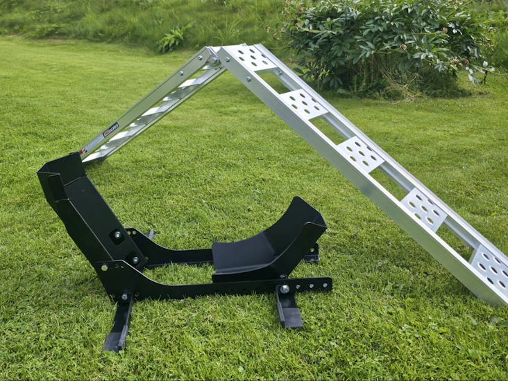 Vikbar-ramp och mc-framhjulsstöd