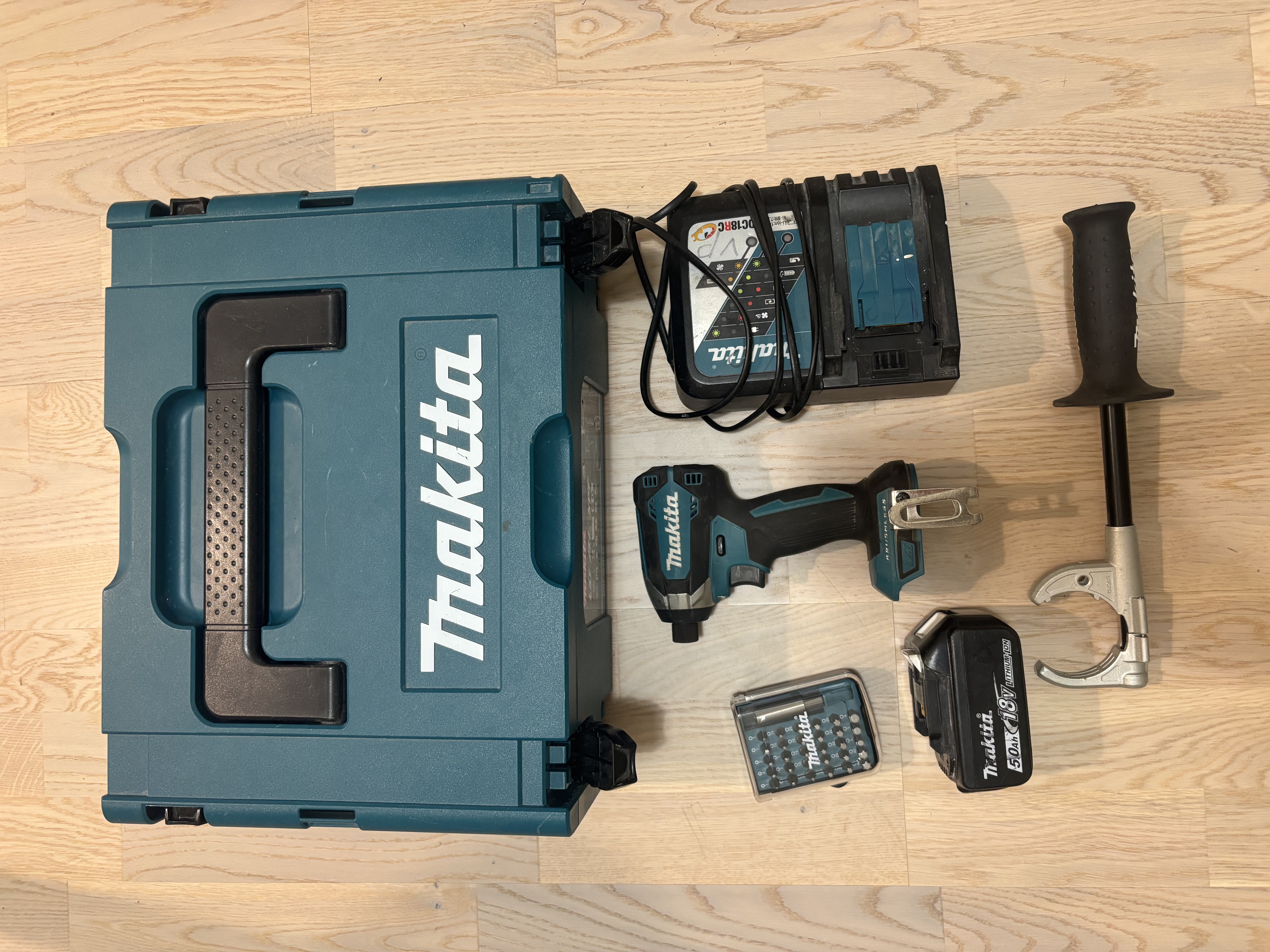 Makita dtd153 iskevä ruuvinväännin