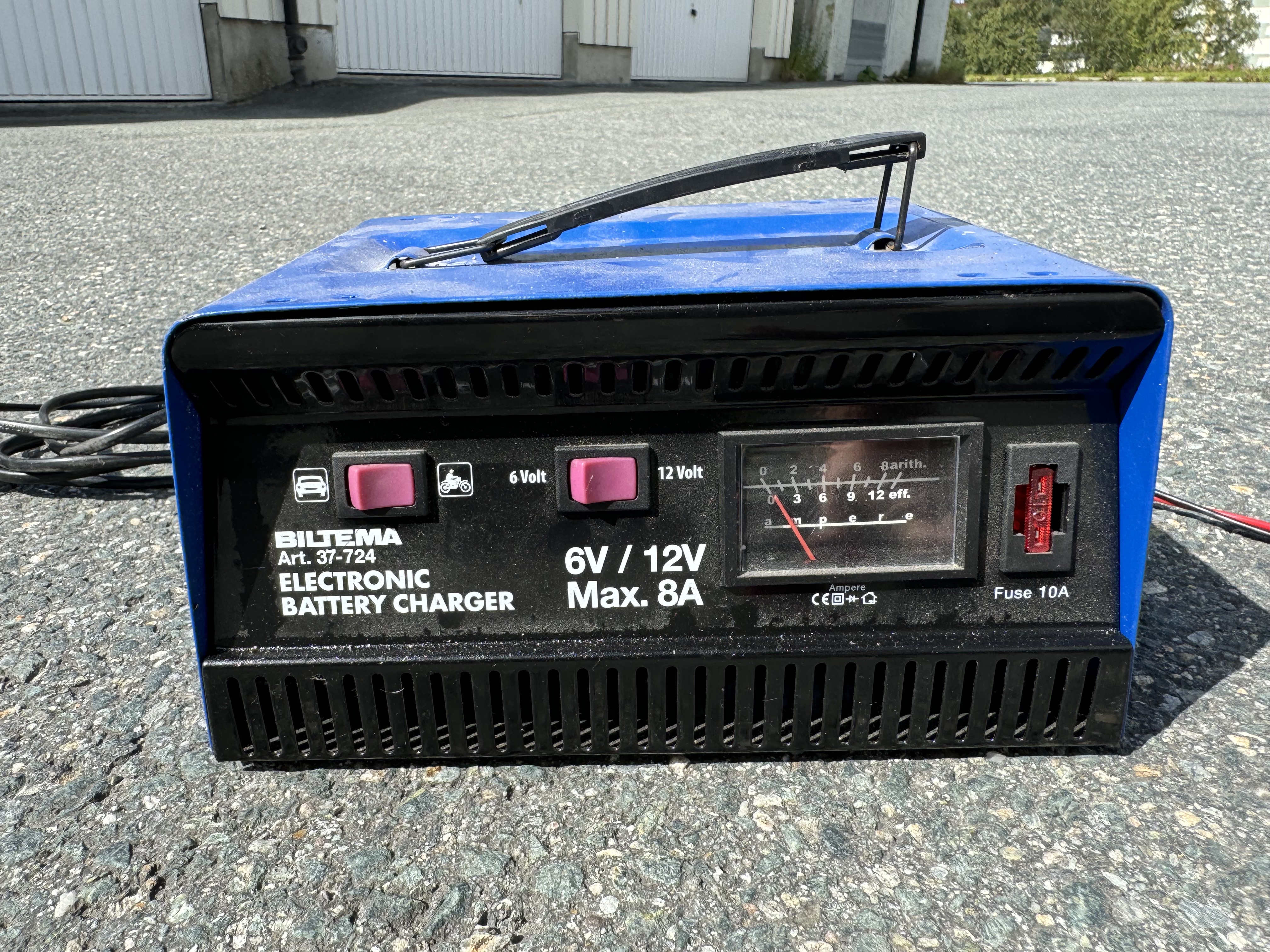 Batterilader 12v og 6v - passer for bil, scooter, mopeder og motorsykkler