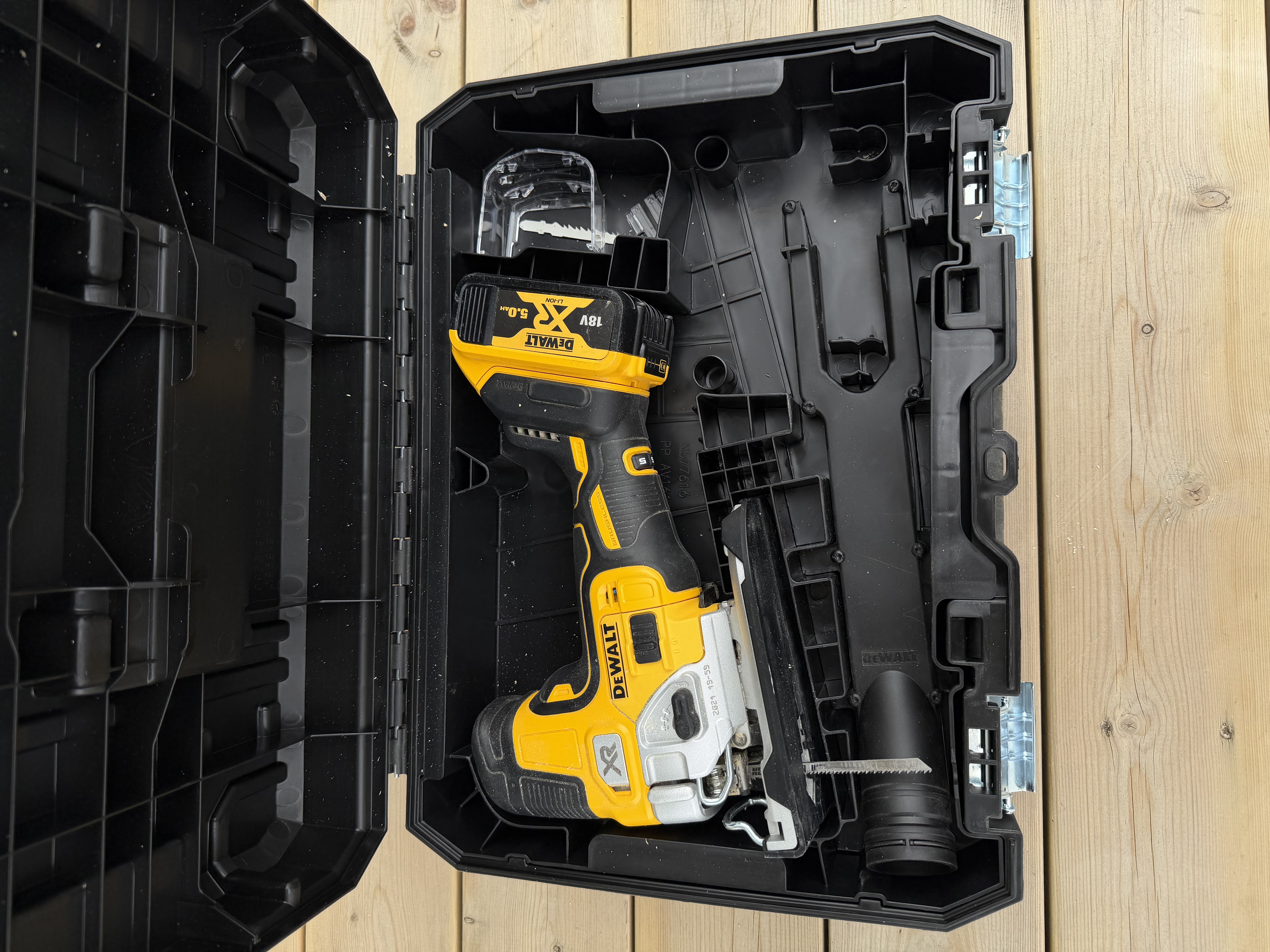 Dewalt stikksag 18v - børsteløs m/lys