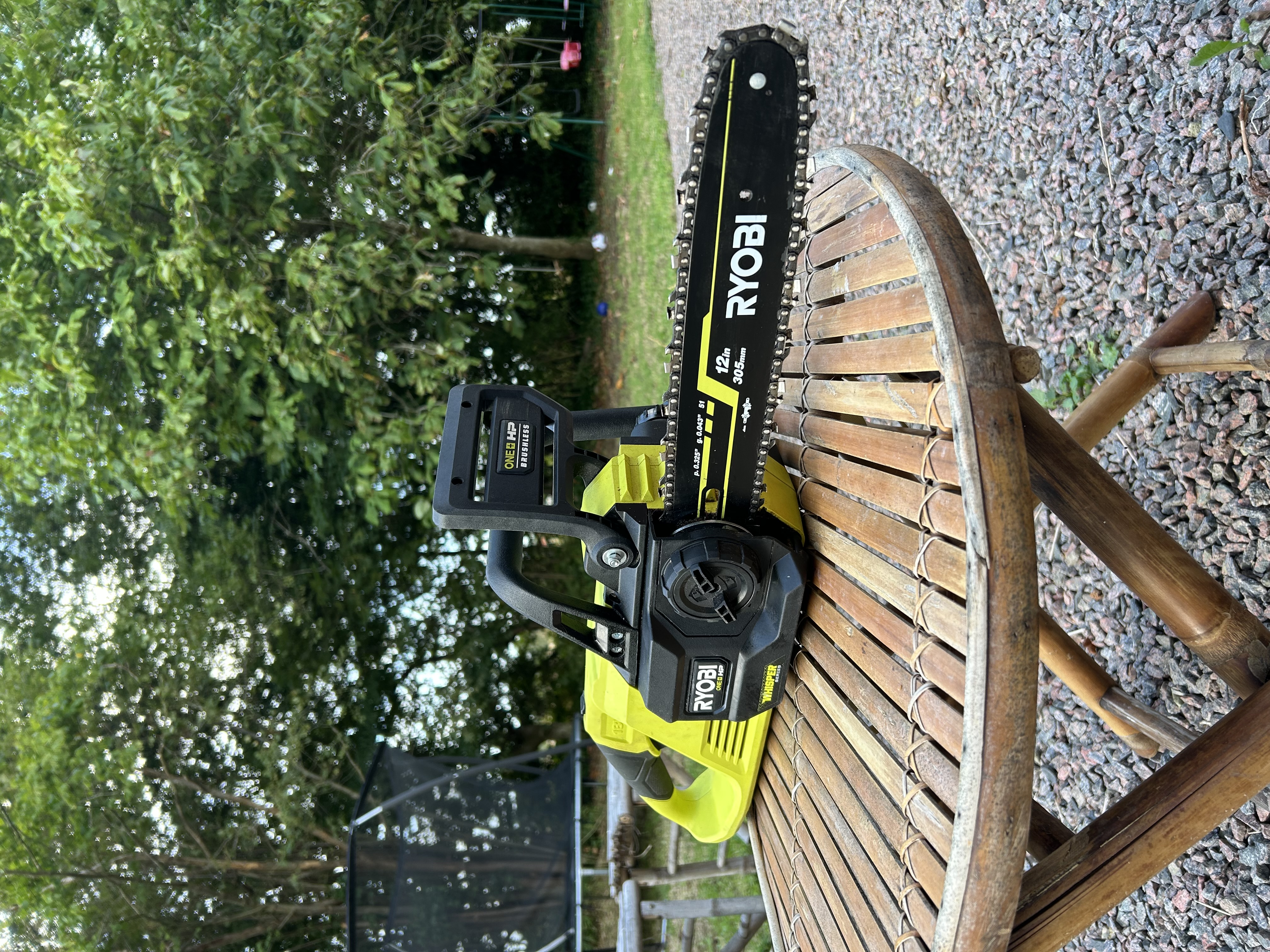 Batteridriven motorsåg ryobi high power - 30 cm svärd