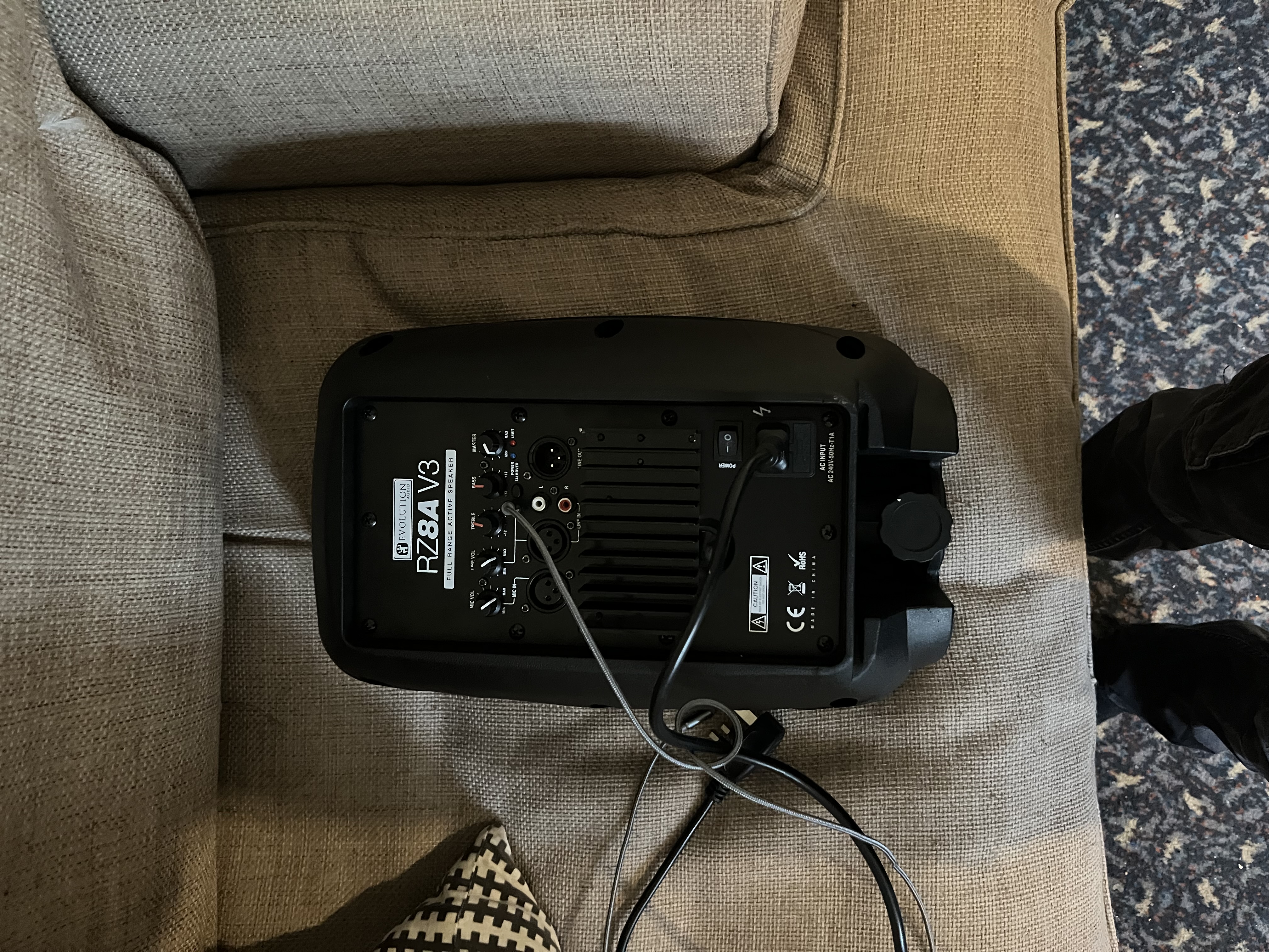 Evolution rz8a v3 300w active speaker