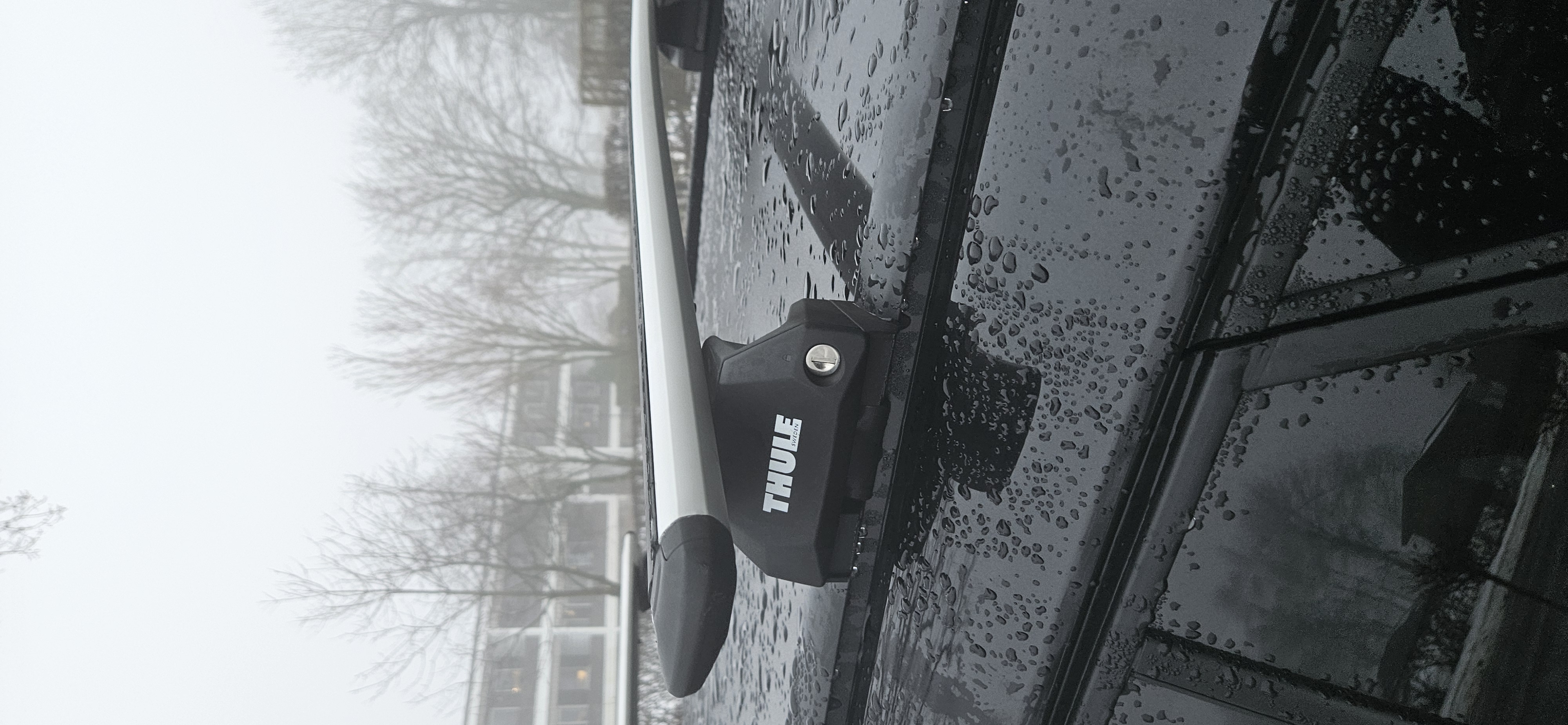 Thule wingbar for flushrails
