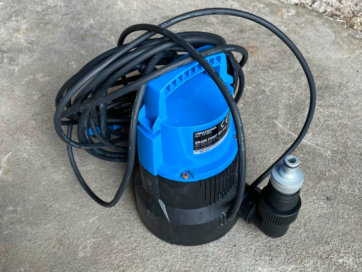 Hyr dräneringspump till din pool eller brunn