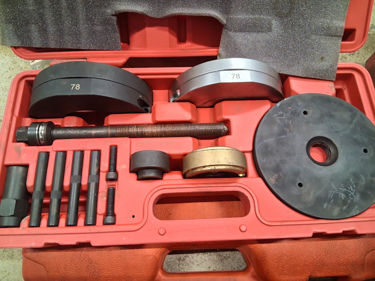 Kompaktilaakerin vaihtotyökalu ford/volvo 78mm