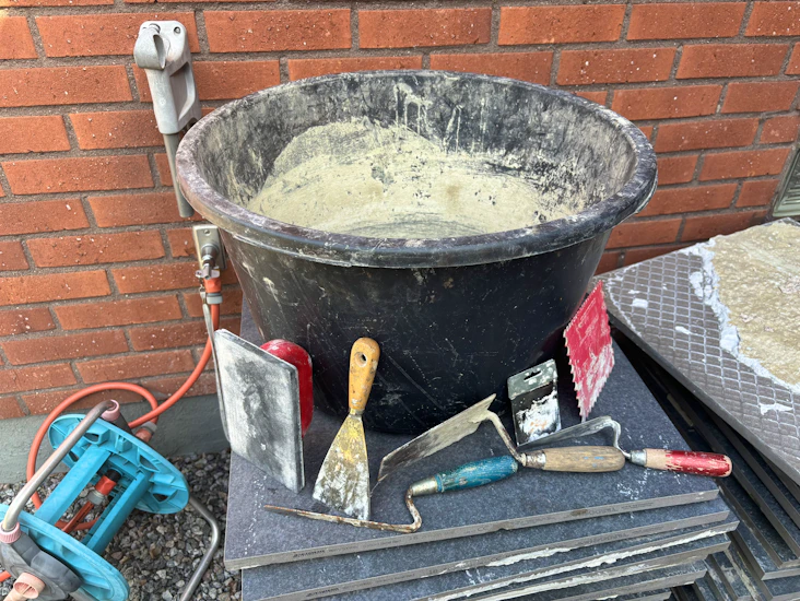 Mura, kakla, foga - verktyg - bruksbalja, murarbalja med verktyg