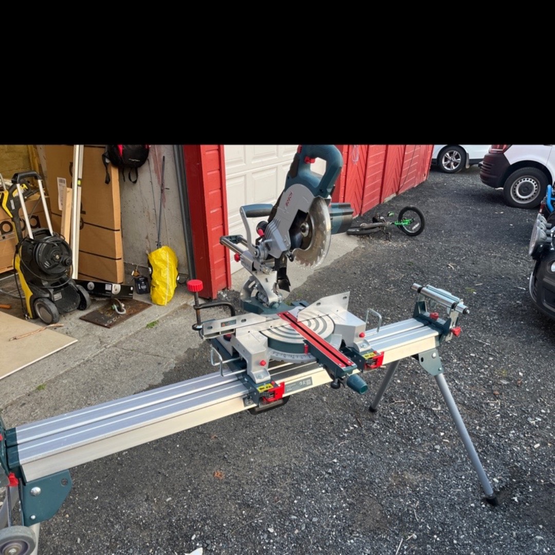 Bosch kapp og gjærsag med batteri og stativ