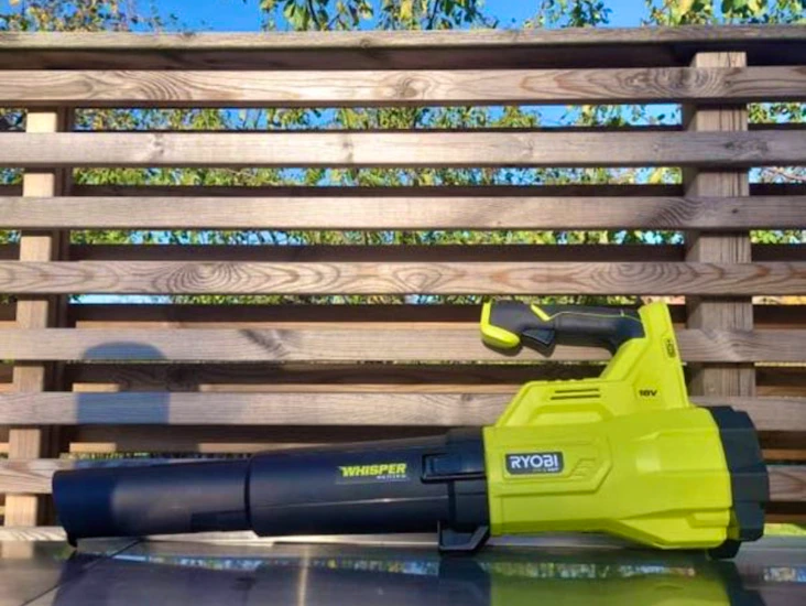Lövblås ryobi 18v - två batterier