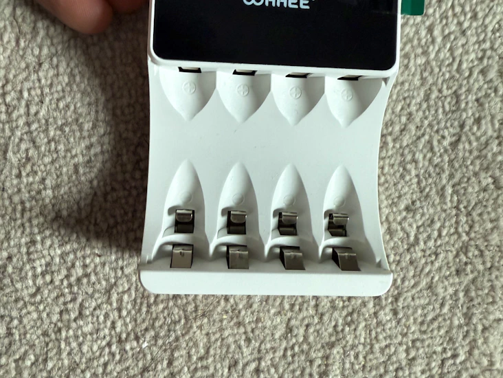 Battery charger for aa and aaa batteries